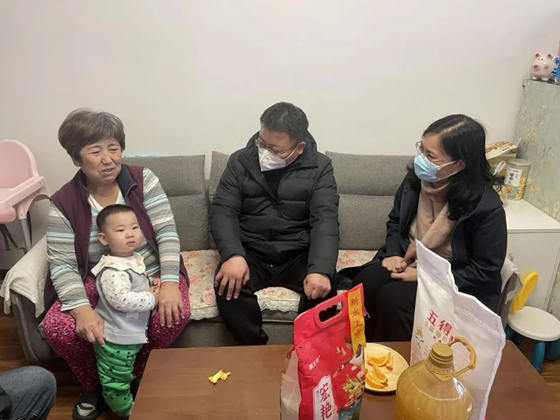董事長參加“人大代表、政協(xié)委員走進(jìn)社區(qū)，開展居民議事協(xié)商”活動(dòng).jpg